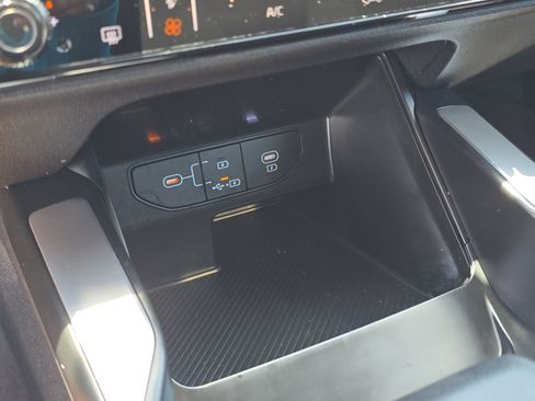 Certified 2025 Kia Sorento LX FWD image 25