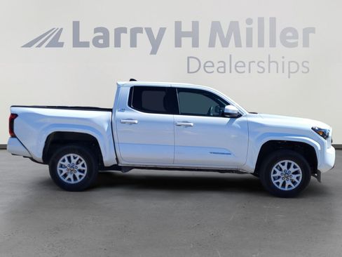 Certified 2025 Toyota Tacoma SR5 image 6