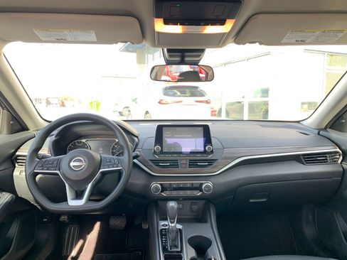 Used 2025 Nissan Altima 2.5 SV FWD image 34