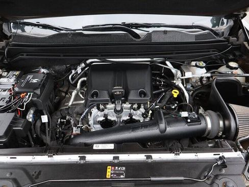Used 2024 Chevrolet Colorado ZR2 w/ Safety Package AWD/4WD image 11