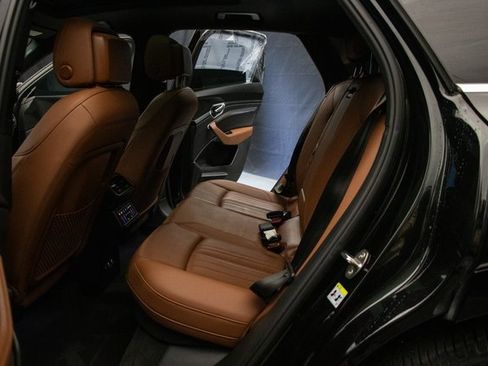 Used 2022 Audi e-tron Premium Plus w/ Premium Plus Package image 22