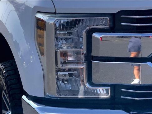 Used 2019 Ford F250 Lariat w/ Lariat Ultimate Package AWD/4WD image 28
