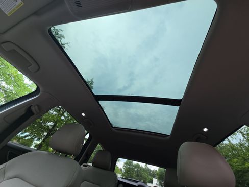 Used 2026 Volkswagen Atlas SE w/ Panoramic Sunroof Package FWD image 33