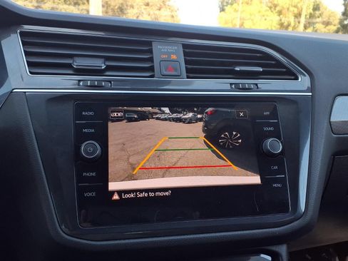 Certified 2022 Volkswagen Tiguan SE R-Line FWD image 10