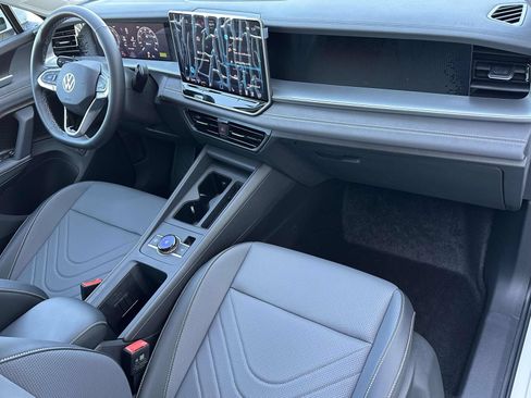 New 2026 Volkswagen Tiguan SE FWD image 12