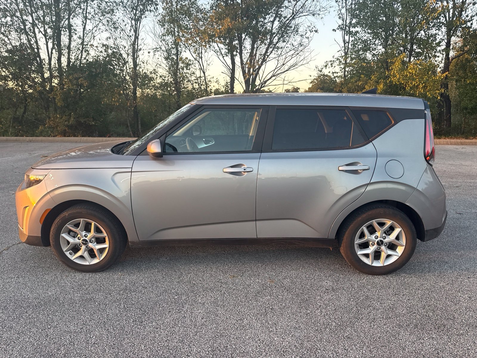 Used 2025 Kia Soul S FWD image 2