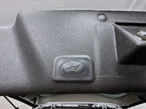 Used 2016 GMC Acadia SLE image 40