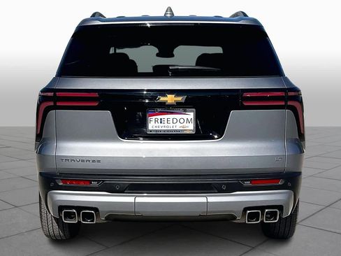 Used 2024 Chevrolet Traverse LT image 4