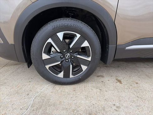 Certified 2025 Nissan Kicks SR image 8