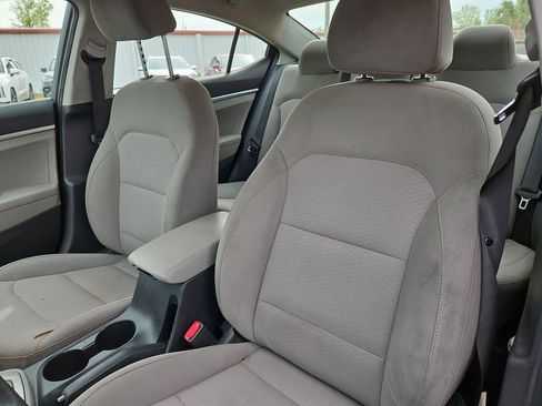 Used 2019 Hyundai Elantra SE FWD image 21
