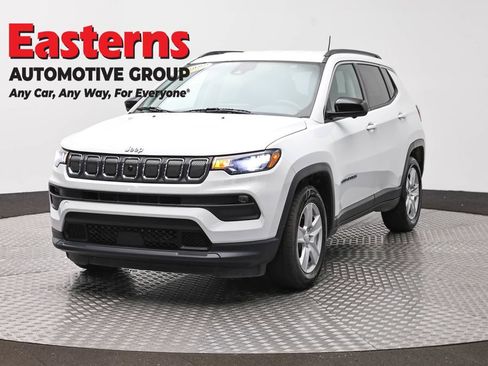 Used 2022 Jeep Compass Latitude w/ Convenience Group FWD image 1