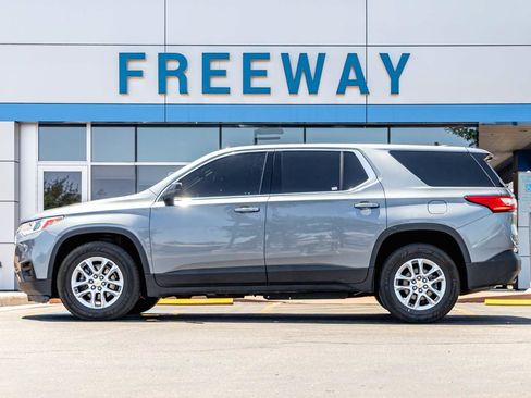 Used 2021 Chevrolet Traverse LS FWD image 2