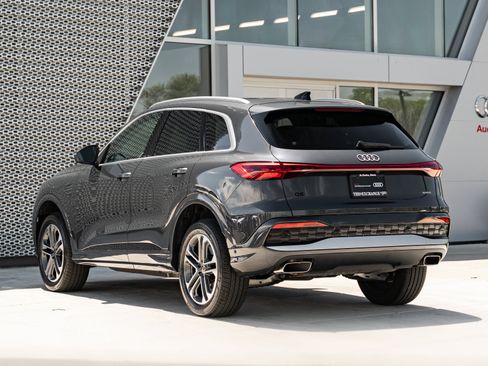 Certified 2025 Audi Q5 Premium w/ Convenience Package AWD/4WD image 5