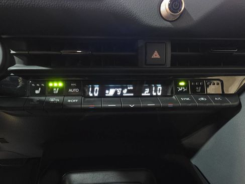 Used 2024 Toyota Crown AWD/4WD image 17