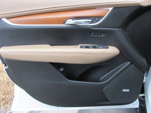 Used 2019 Cadillac XT5 Platinum image 31