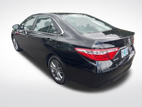 Used 2017 Toyota Camry SE FWD image 11