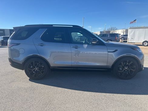 Used 2025 Land Rover Discovery Dynamic SE image 6