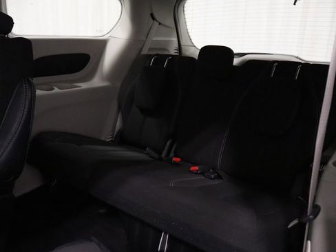 Certified 2023 Chrysler Voyager LX FWD image 13