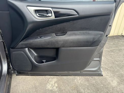 Used 2015 Nissan Pathfinder S image 18
