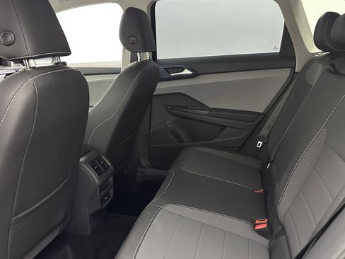 Used 2024 Volkswagen Taos SE image 26