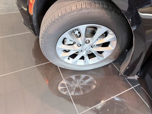 Used 2026 Chrysler Pacifica Limited FWD image 48