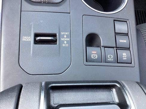 Used 2023 Toyota Highlander LE FWD image 38