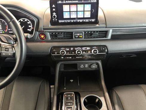 Used 2025 Honda Pilot Touring image 4