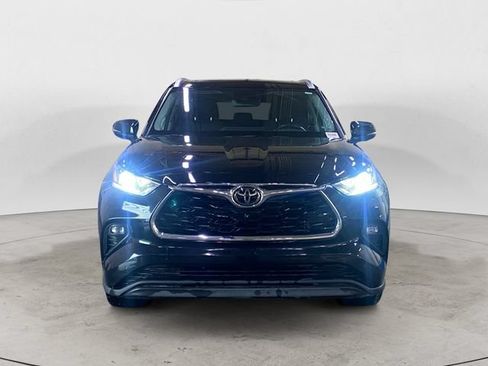 Used 2024 Toyota Highlander Limited AWD/4WD image 2