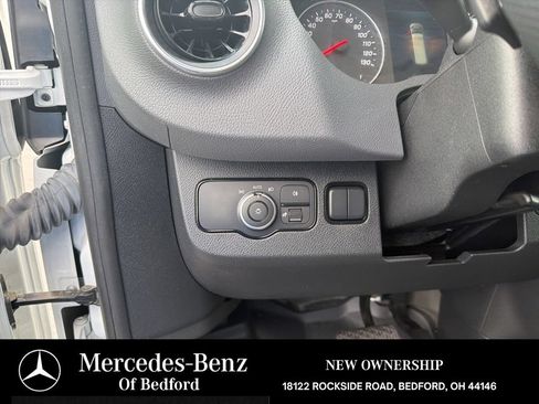 Used 2025 Mercedes-Benz Sprinter 2500 image 9