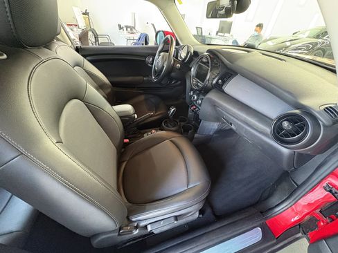 Used 2021 MINI Cooper 2-Door Hardtop FWD image 15