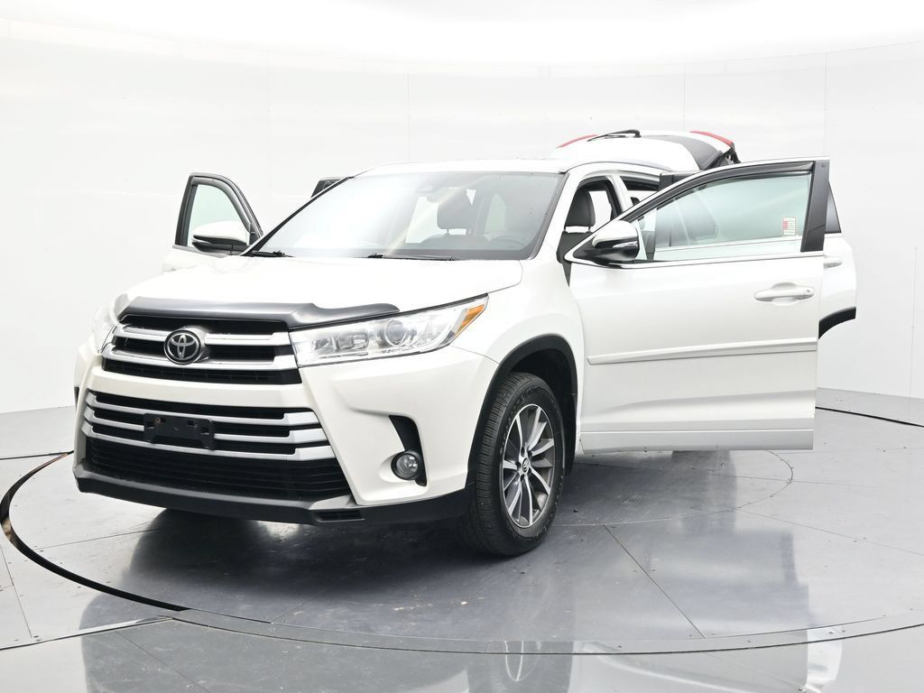 Used 2017 Toyota Highlander XLE AWD/4WD image 54