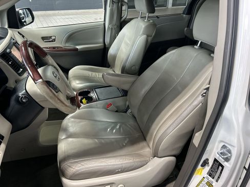 Used 2012 Toyota Sienna Limited w/ Premium Pkg AWD/4WD image 25