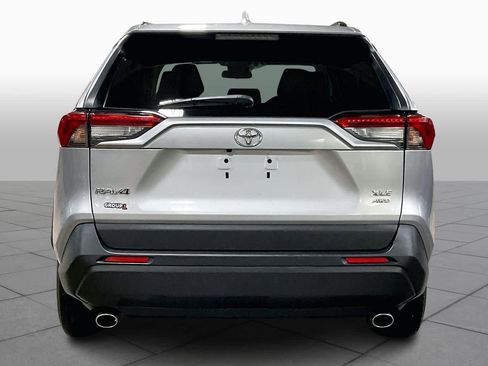 Used 2019 Toyota RAV4 XLE image 4