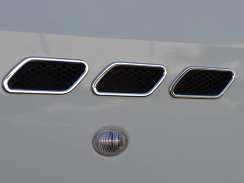 Used 2011 Maserati GranTurismo S image 38