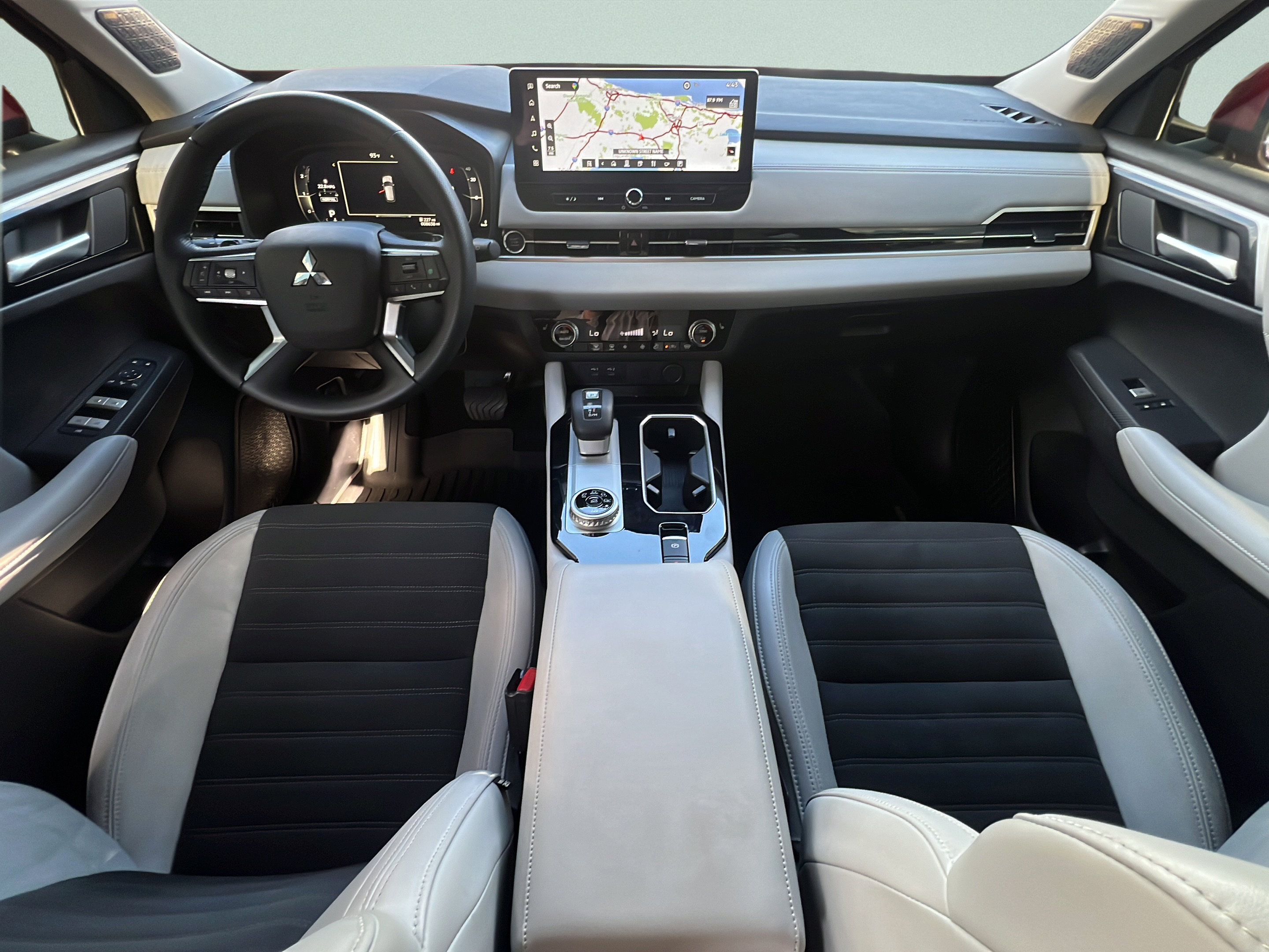 Used 2025 Mitsubishi Outlander SE AWD/4WD image 11