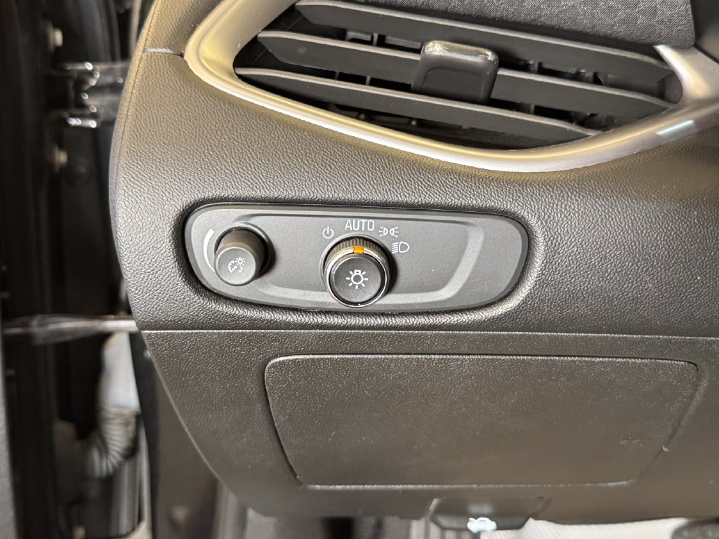 Used 2022 Chevrolet Malibu LT FWD image 18