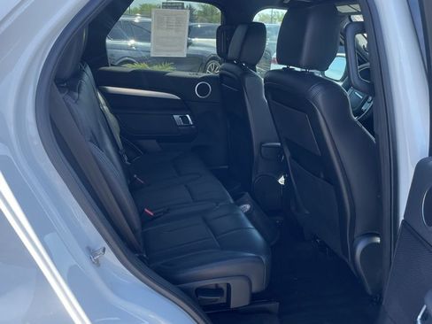 Used 2020 Land Rover Discovery Landmark AWD/4WD image 14