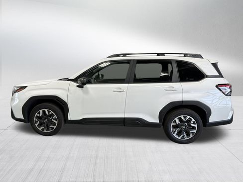 Used 2025 Subaru Forester Premium image 4