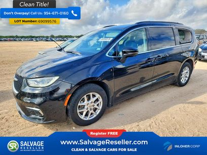 Used 2022 Chrysler Pacifica Touring-L w/ Uconnect Theater Family Group