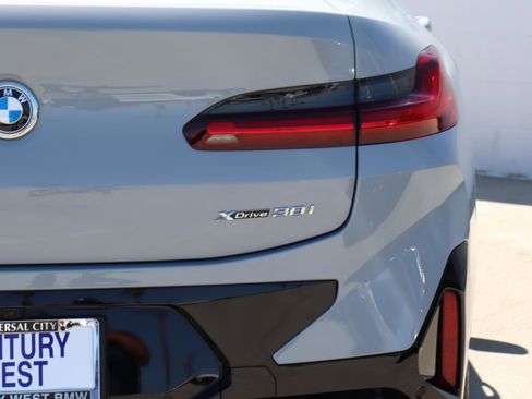 Used 2025 BMW X4 xDrive30i w/ Premium Package image 6
