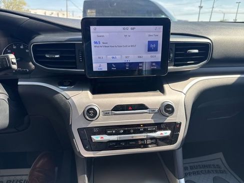 Used 2021 Ford Explorer XLT w/ Equipment Group 202A AWD/4WD image 24