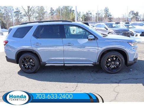 New 2025 Honda Pilot Touring image 8