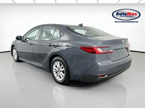 Used 2025 Toyota Camry LE image 5