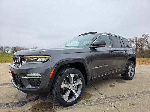 New 2025 Jeep Grand Cherokee Limited w/ Luxury Tech Group II image 3