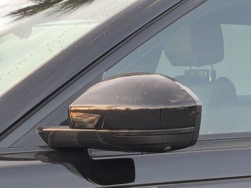 Used 2026 Land Rover Range Rover Velar Dynamic SE image 13