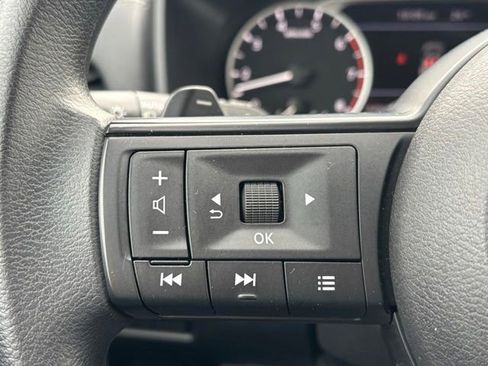 Used 2024 Nissan Rogue S image 27