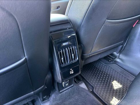 Used 2023 Jeep Compass Trailhawk w/ Trailhawk Convenience Group AWD/4WD image 35