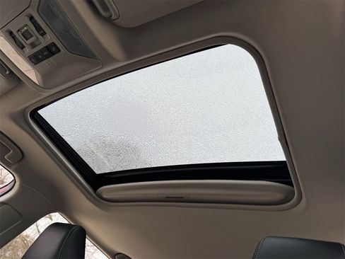 Used 2021 Toyota RAV4 Limited image 27