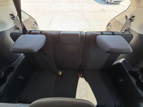 Used 2025 Toyota Highlander LE FWD image 30