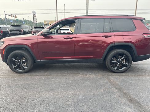 Used 2023 Jeep Grand Cherokee L Laredo AWD/4WD image 7
